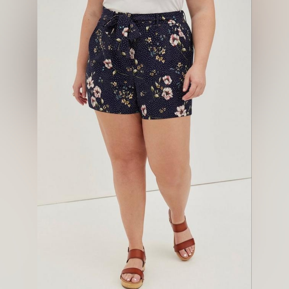 5 Inch pull-on stretch crepe mid-rise tie-front short, blue floral